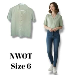 Top Short Sleeve Mint Green Button-Down Camp Collar Blouse Women’s Size 6 NWOT